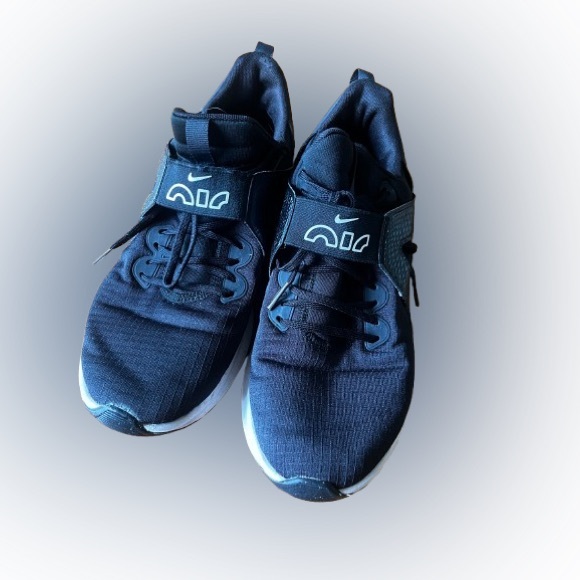 Nike Women's Athletic Shoes - Size 9 - Picture 1 of 8